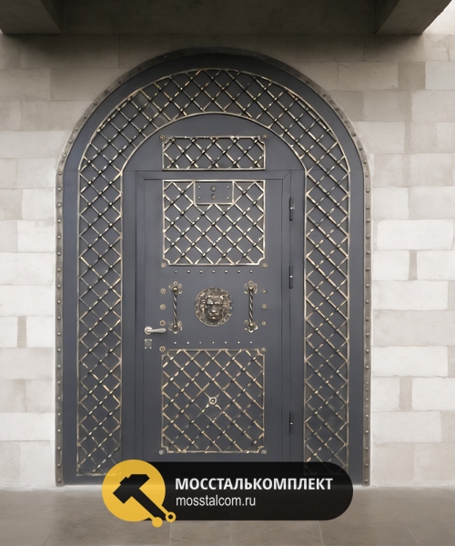 Дверь с коваными деталями