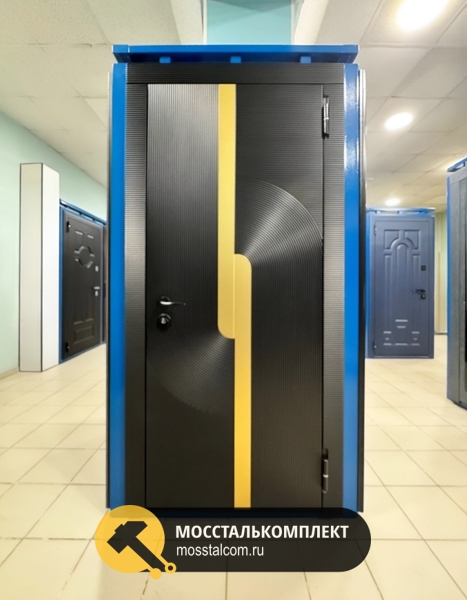 Дверь high-tech на стенде